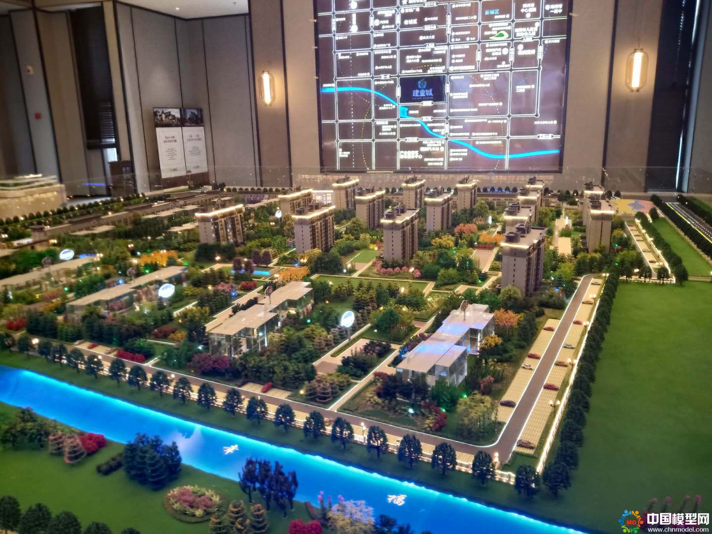 樓盤沙盤模型制作、別墅沙盤模型制作、城市規(guī)劃沙盤制作、建筑模型設(shè)計制作、工業(yè)模型設(shè)計制作、數(shù)字多媒體沙盤制作